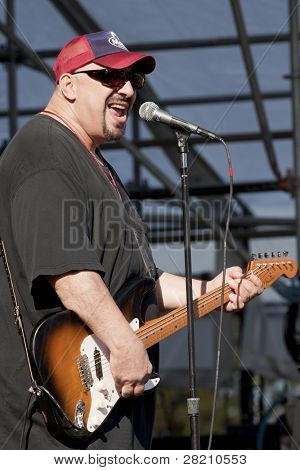 CLARK, NJ - Eylül 18: Solist ve gitarist Pat DiNizio grubun olsun gerçekleştirir 