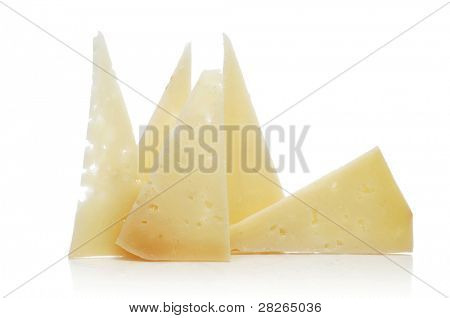 néhány szelet manchego sajt fehér alapon