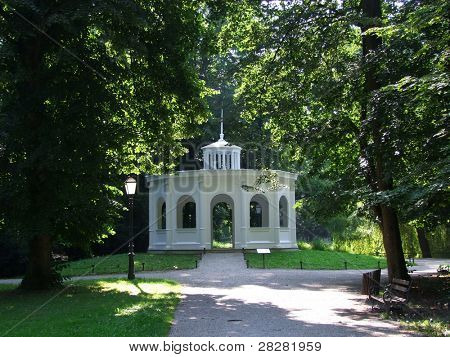 V parku Maksimir Záhřeb pavilonu
