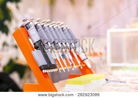 Modern And Many Kind Of Liquid Or Chemical Transfer Droplet Gun Single And Multi Channel Adjustment 