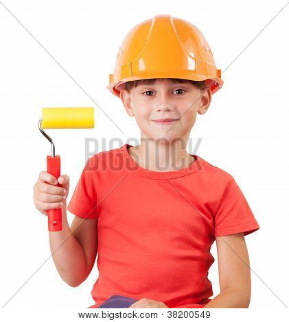 Cute Kid avec un rouleau à peinture