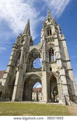 Abbey St-jean-des Vignes w Soissons