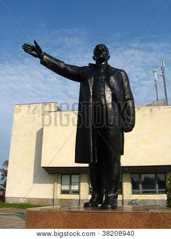 die Lenin-Denkmal groÃŸ und schwarz