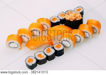 Many Types Of Shusha Are Stacked In A Row.