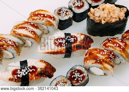 Many Types Of Shusha Are Stacked In A Row.