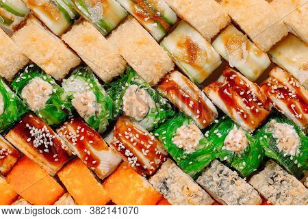Many Types Of Shusha Are Stacked In A Row.