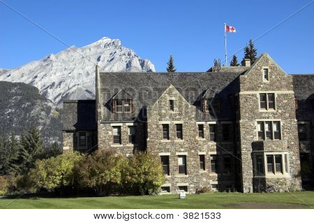 Budynek administracyjny, Banff