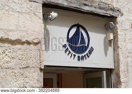 Bordeaux , Aquitaine / France - 08 20 2020 : Petit Bateau Logo And Sign Front Of Kids Fashion Store 