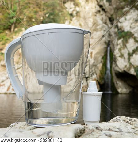Alkaline Water Pitcher And Filter Cartridge. Natural Remineralization Of The Water.