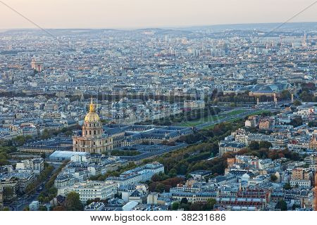 Blick von Paris von Höhe des Vogels Flug