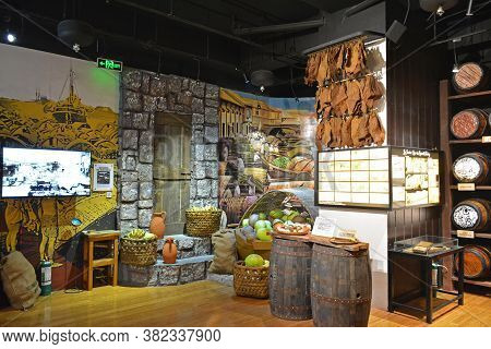 Manila, Ph - Jan 3 - Food Trading Of Estero De Binondo At Chinatown Museum On January 3, 2020 In Man