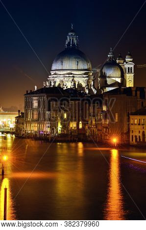 Beautifull Nightshoot Of The Grand Canal With Lights And Architecture