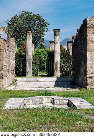 Ruins Of An Ancient Roman House In Pompeii Destroyed By The Eruption Of Vesuvius In 79 Bc, Italy
