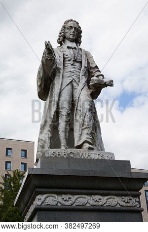 A Statue Of Christian Minister Isaac Watts A Hymn Writer At Watts Park In Southampton In The Uk, Tak