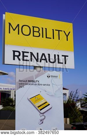 Bordeaux , Aquitaine / France - 08 16 2020 : Renault Mobility Text And Logo Sign Panel Of Self Servi