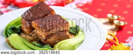 Dong Po Rou (dongpo Pork Meat) In A Beautiful Blue Plate With Green Broccoli Vegetable, Traditional