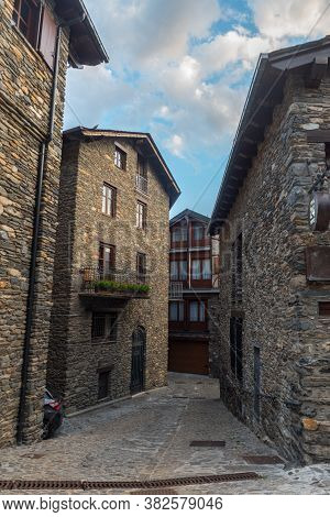 Ordino, Andorra: 26 August 2020: Cityscape In Ordino In The Valira Del Orient River In Cami Ral In S