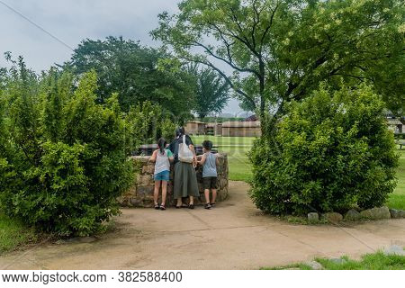 Seosan, South Korea; August 14, 2020: For Editorial Use Only.mother And Children Look Into Old Water