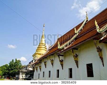 Templom a hagyományos Lanna stílusban melyik van a Wat Changkum2 (nan, Thaiföld)