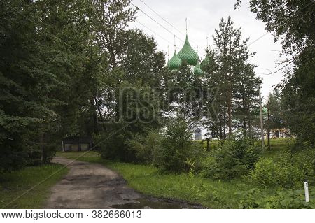 Poshekhonye, Yaroslavl Region Russia - 3 August, 2020, View Of Poshekhonye With Trinity (troitskaya 
