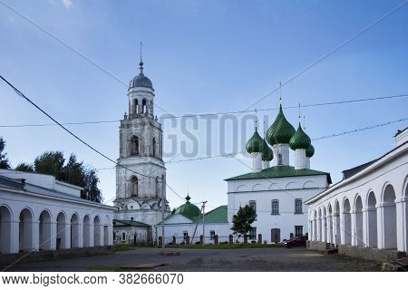 Poshekhonye, Yaroslavl Region Russia - 3 August, 2020, View Of Poshekhonye With Trinity (troitskaya 