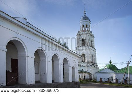 Poshekhonye, Yaroslavl Region Russia - 3 August, 2020, View Of Poshekhonye With Trinity (troitskaya 