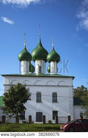 Poshekhonye, Yaroslavl Region Russia - 3 August, 2020, View Of Poshekhonye With Trinity (troitskaya 