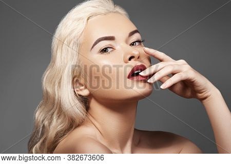 Beautiful Young Sexy Woman With Vintage Make-up And Hairstyle. Pin-up Girl With Red Lips. American D