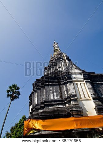 Régi sztúpa a hagyományos Thai stílus melyik van a Wat Suantan (nan, Thaiföld)