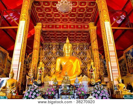 Buddha kép a hagyományos Thai stílus melyik van a Wat Suantan (nan-Thaiföld) 1