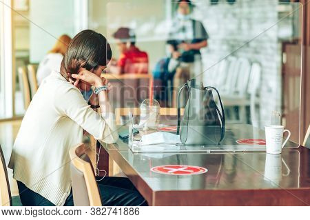 Bangkok-thailand, July 14, 2020: Unidentified Customers Use Smartphone And Relax With Beverage ,wher