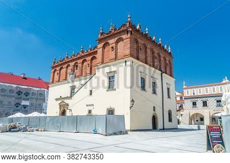 Tarnow, Poland - June 13, 2020: Town Hall On Market Square In Old Town Of Tornow.