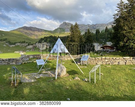Älggialp - The Geometric Centre Of The Switzerland (aelggialp - Geografischer Mittelpunkt Der Schwei
