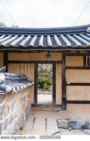 Seosan,south Korea-april 2020: Indoor View Of Korean Traditional House, Hanok. View Of Garden From I