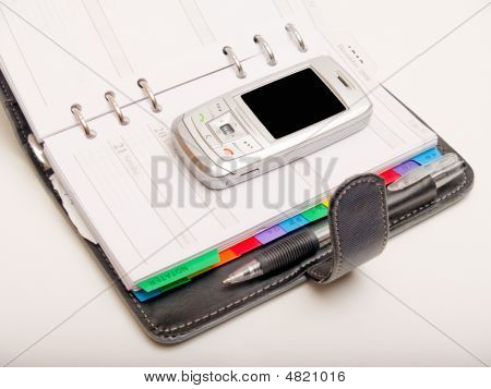Business Objects - Pen dagbog og en mobiltelefon