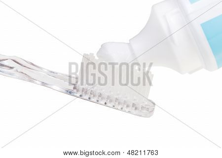 Spazzolino da denti e dentifricio da tubo