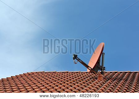 Antena satelitarna