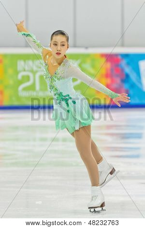INNSBRUCK, Österreich - Januar 17 Risa Shoji (Japan) legt 6. Platz der Damen-Eiskunstlauf-Ereignis auf