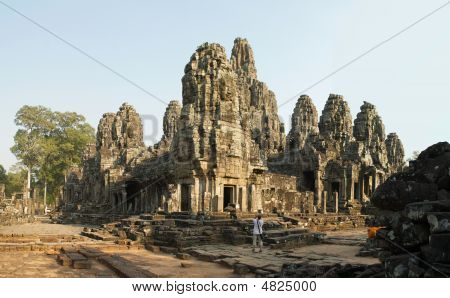 Bajon-templom vízszintes panoráma