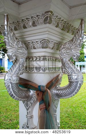 Phaya Naga statua