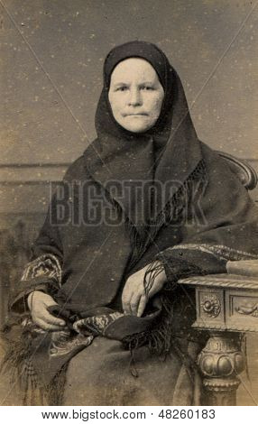 Moskva, Rusland, CIRCA 1907: Antikke foto, portræt af en kvinde i et sjal, circa 1907