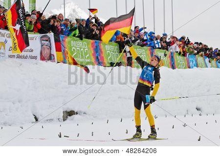 SEEFELD, AUSTRIA - 19 gennaio Niklas Homberg della squadra Germania vince la staffetta mista di biathlon su 