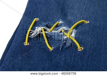 Blue Jean con foro e attraversano allacciatura giallo