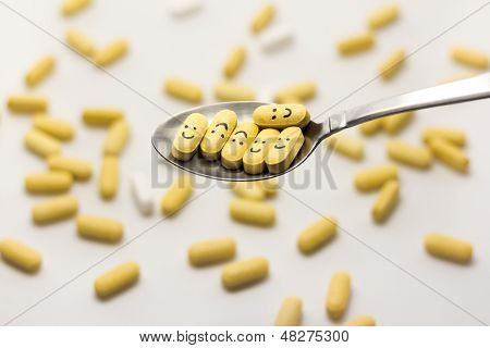 Magnesium Vitamine in einem Löffel