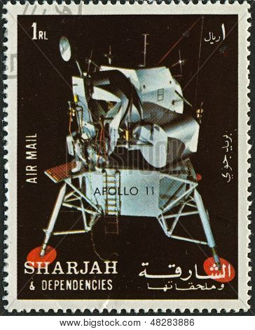 SHARJAH - zeigt ca. 1972:A Stempel gedruckt in Sharjah Bild von der Apollo-11 war die Raumfahrt-tha