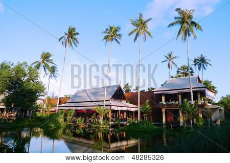 O belo hotel Anantara Phuket Villas na Tailândia