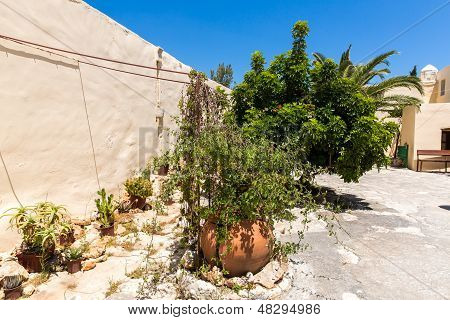 修道院 （男修道院) 在 Messara 谷在克里特在希腊岛。Messara-是最大的平原，河中