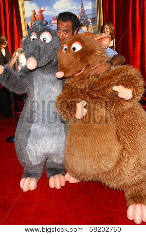Brad Garrett at the world premiere of 