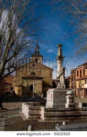 Plaza Del Grano v Leon. Španělsko