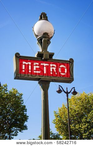 Metro Signboard In Paris City
